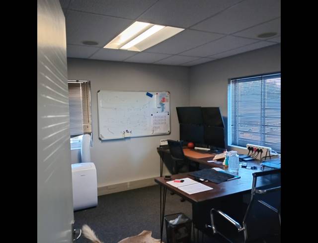 221M² OFFICE TO LET IN TECHNO PARK